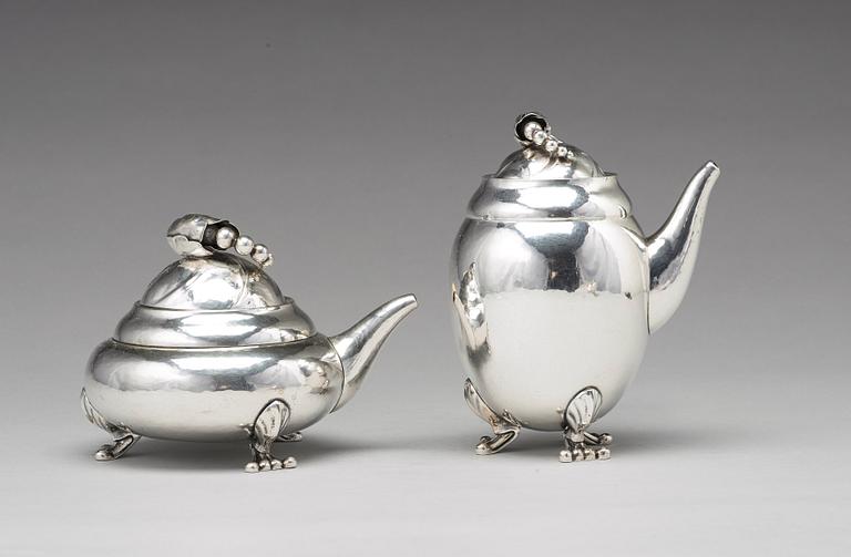 Georg Jensen, kaffe- och teservis, fyra delar, modell "Magnolia/Blossom", Köpenhamn 1918-1919, 830/1000 silver, design nr 2 samt 100.