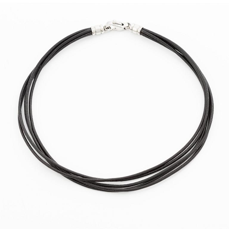 Bulgari collier läder med stållås.