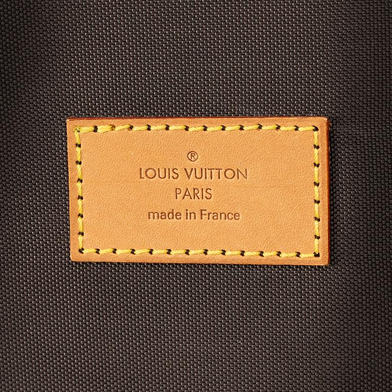 Louis Vuitton, travel wardrobe "Garment cloth 24h bag".