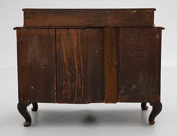 BYRÅ, senbarock, 1700-talets mitt.