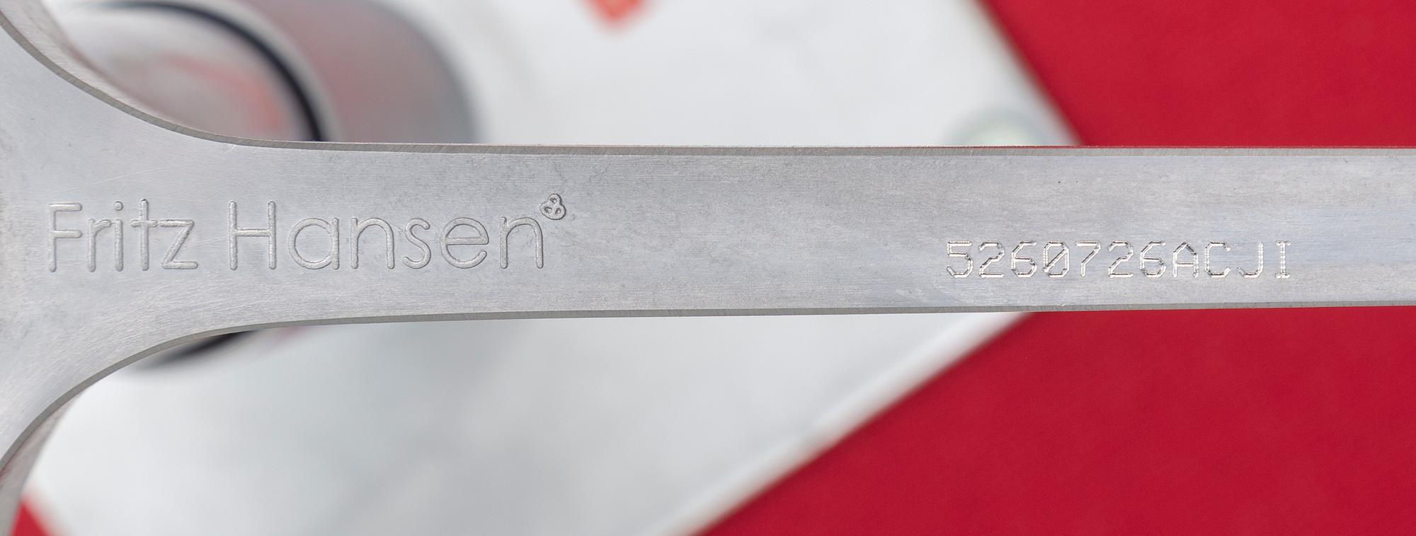 ARNE JACOBSEN, a 'Svanen' easy chair, Fritz Hansen, 2006.