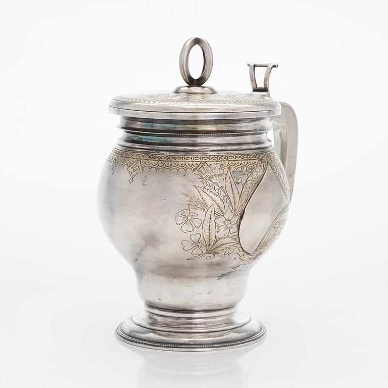Petr Chumakov, dryckeskanna, silver och förgyllt silver, Moskva 1895.
