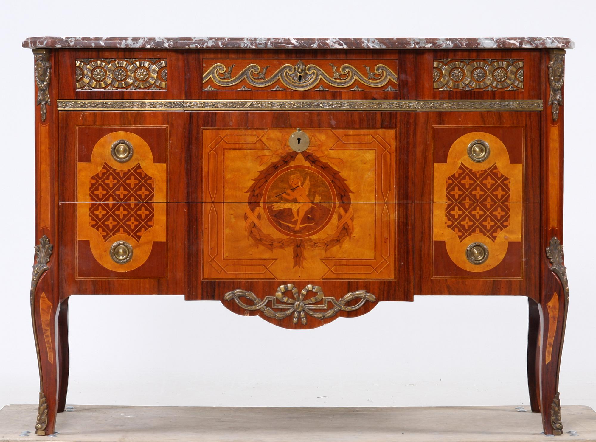 BYRÅ, gustaviansk stil, 1900-tal.