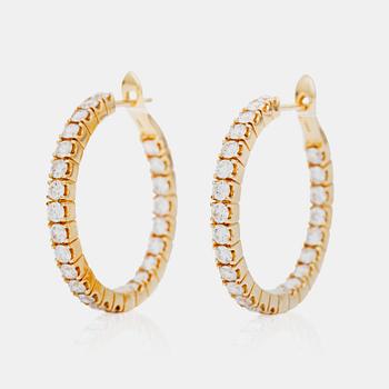 A pair of diamond hoop earrings, 2.36 cts in total.