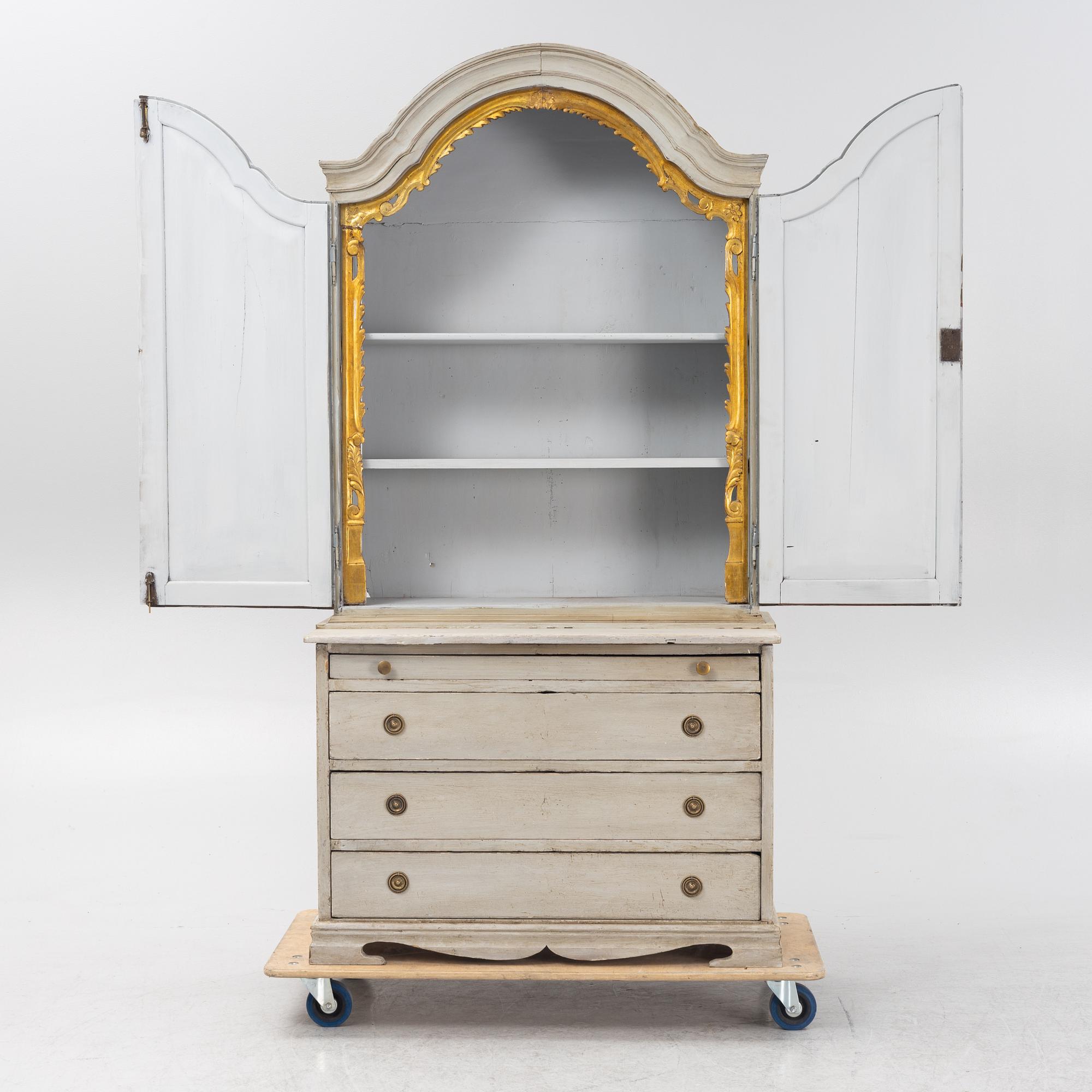A cabinet, 19th Century.