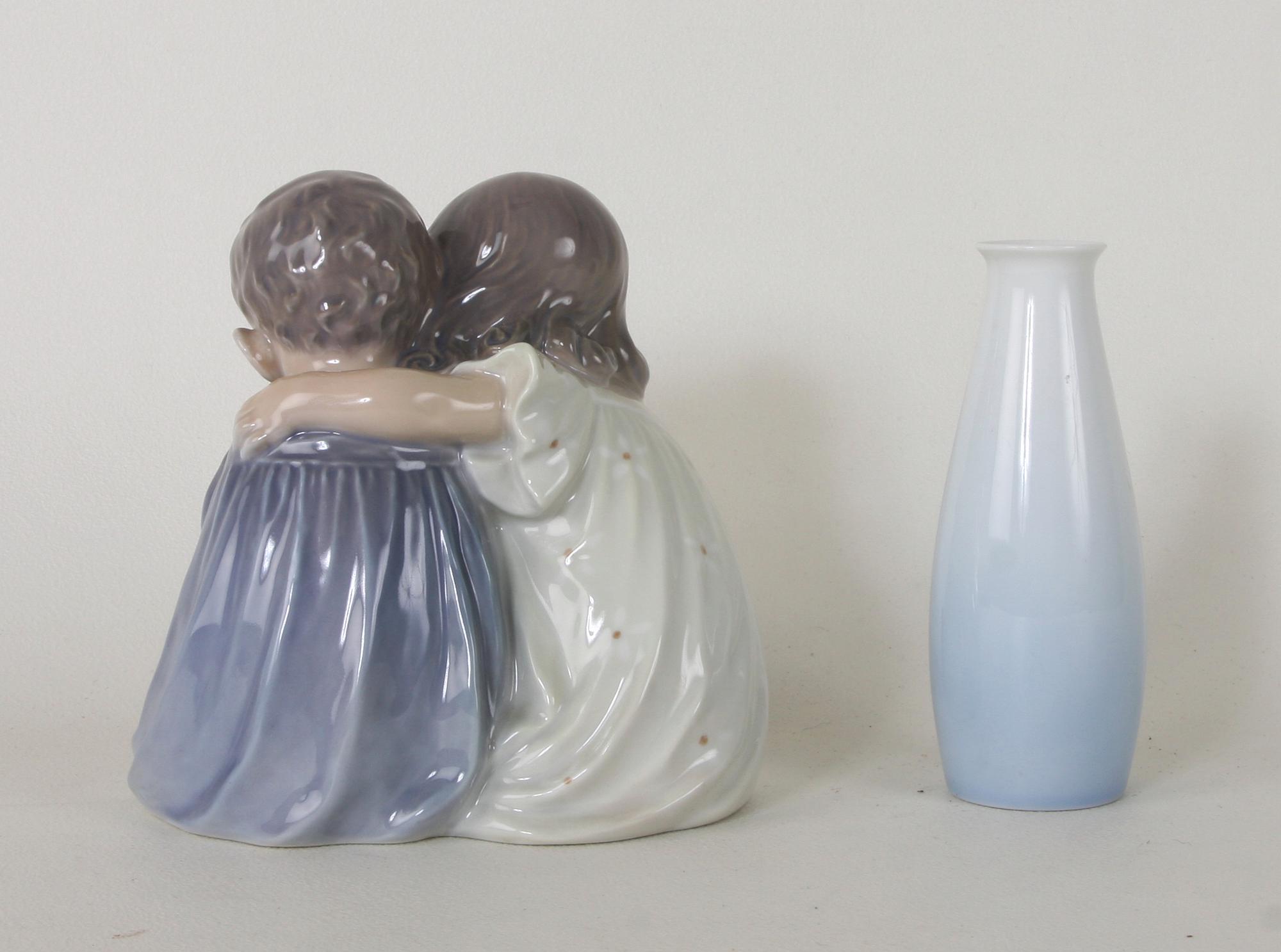 FIGURIN och VAS, porslin, Royal Copenhagen resp Bing & Gröndahl.