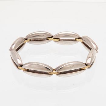 Regitze Overgaard, armband silver och 18K guld nr 409 för Georg Jensen, Danmark.