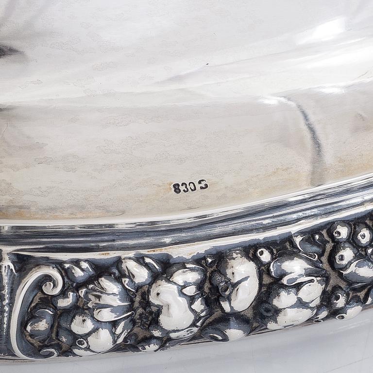 A silver centre-piece bowl, Finnish hallmarks from the first half of the 20th century.