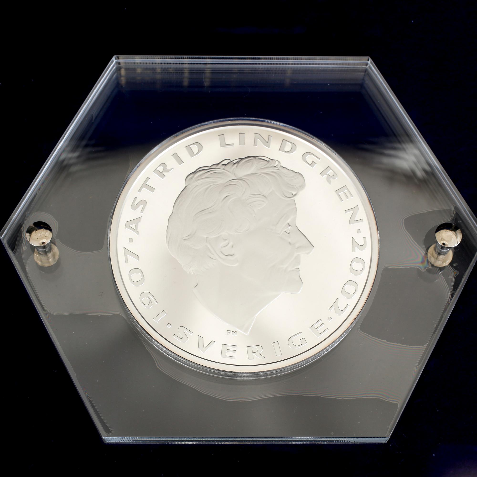 MYNT, Astrid Lindgren, 1-kilosprägling i silver med guldmotiv, 1900/2000-tal.