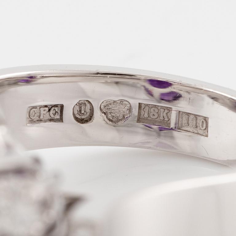 Ring 18K vitguld med en fasettslipad ametist samt runda och åttkantslipade diamanter, CF Carlman.