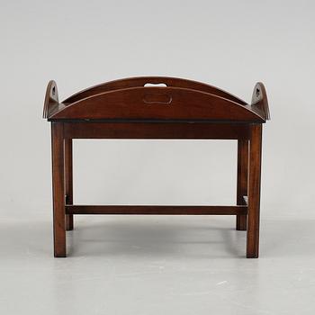 BORD, sk Butlers Tray, England, 1900-talets andra hälft.