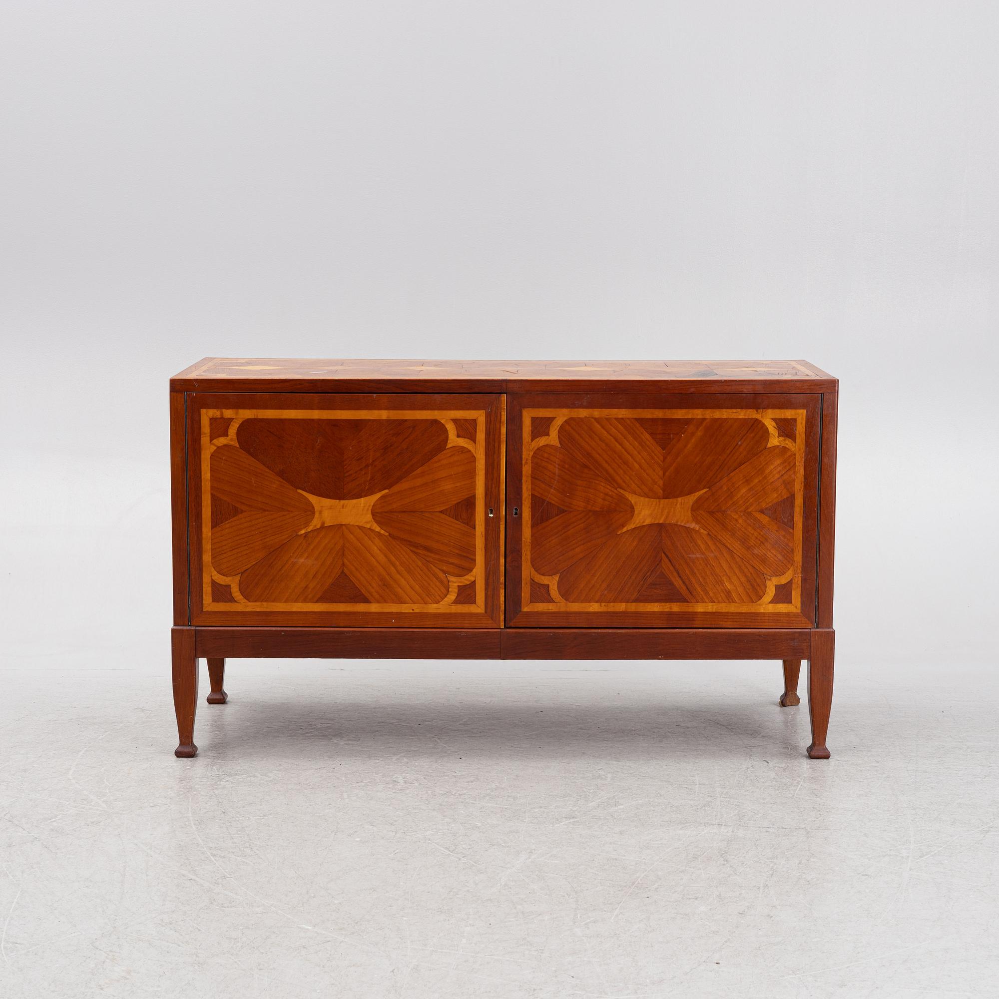 Sideboard, 1900-talets första hälft.