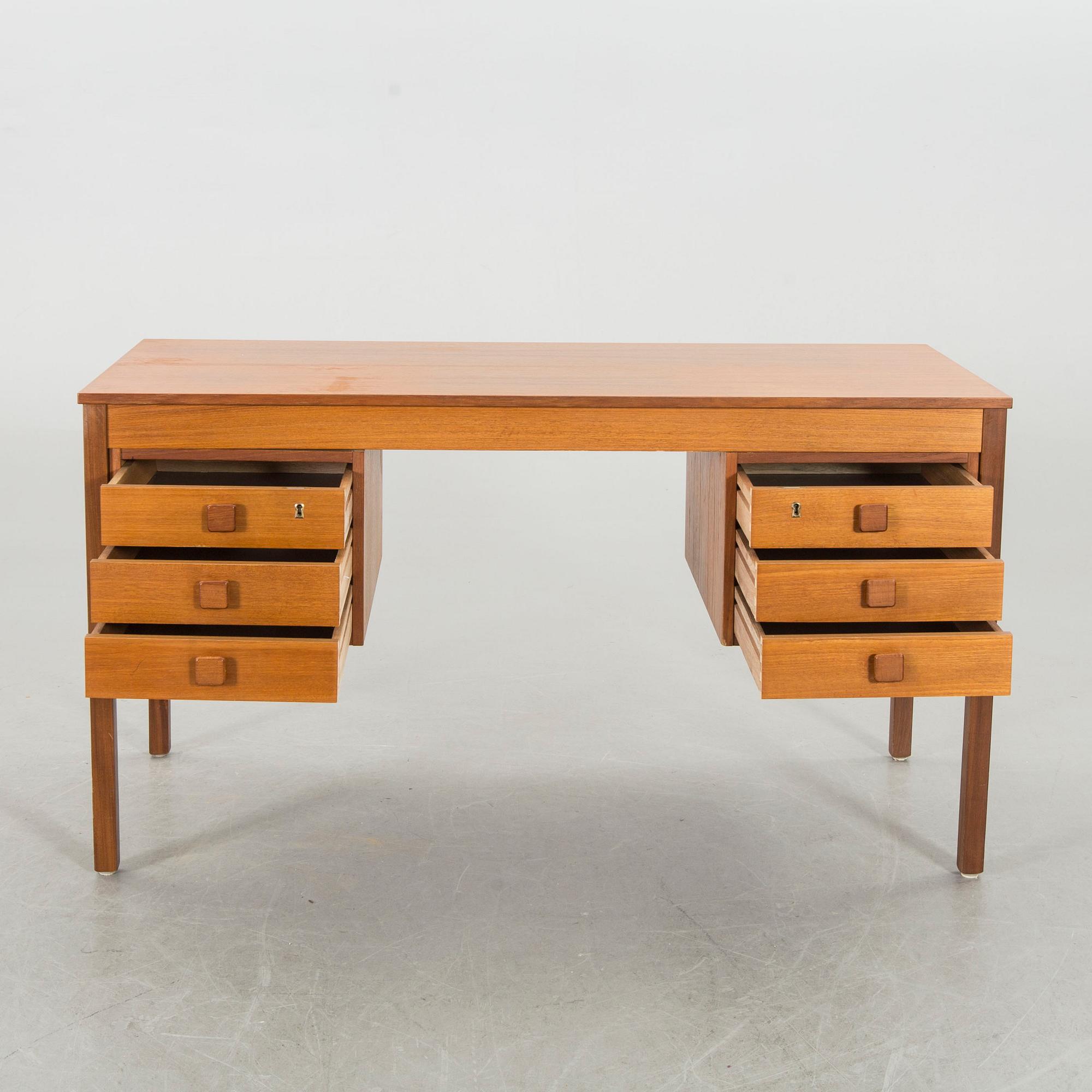 A Domino Mobler 1950/60's desk.