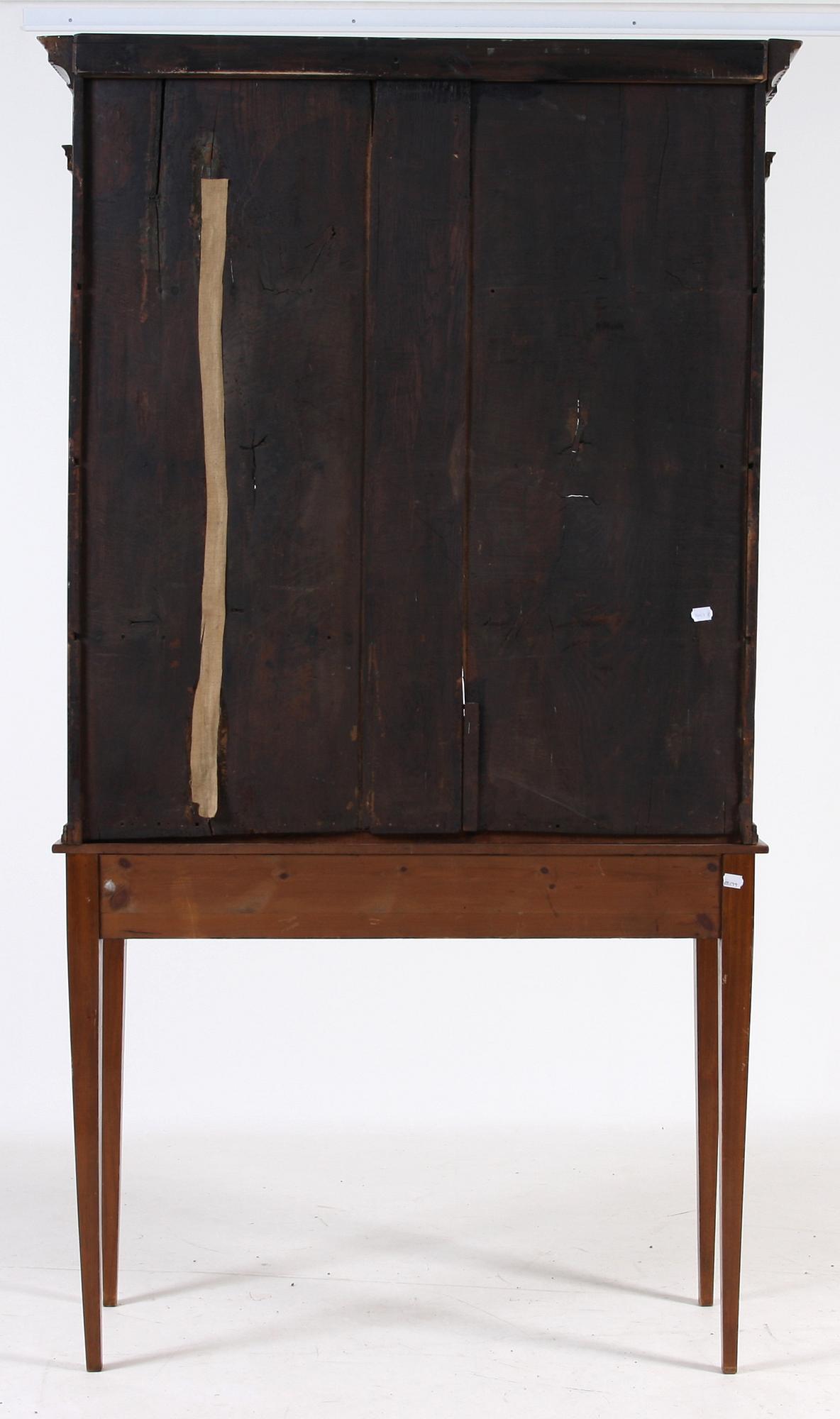 ÖVERSKÅP samt BENSTÄLLNING, 1700/1800-tal.