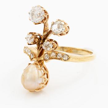 Ring 14K gold flower-shaped with a freshwater pearl and old-cut and rose-cut diamonds.