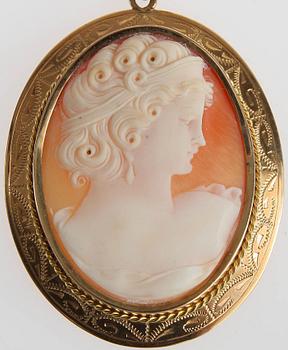 HÄNGE MED KEDJA, CAMÉ. 18K guld 1952.