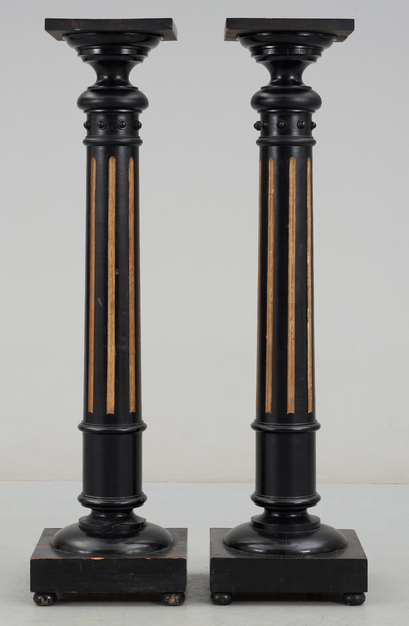 PIEDESTALER, ett par, nyrenässans, 1800-talets slut.