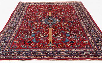 An antique/semi-antique, Teheran carpet, ca 314 x 211 cm.