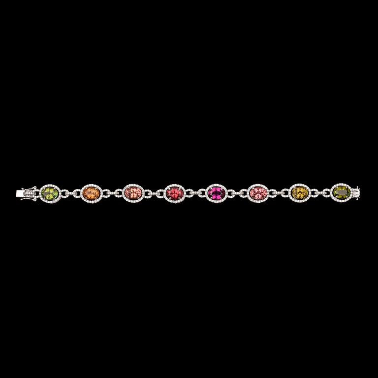 A multi coloured tourmaline bracelet, set with diamonds tot app 2.17 cts.