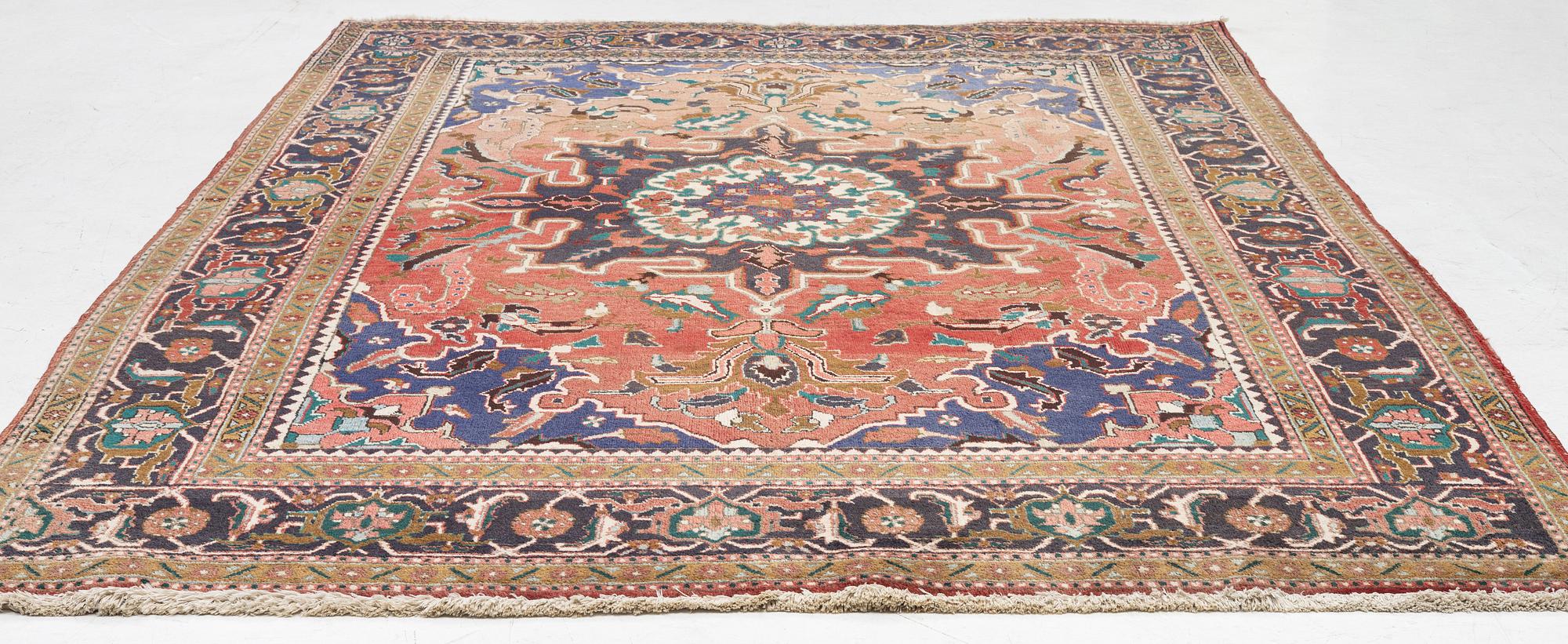 Matta, Heris, ca 330 x 234 cm.