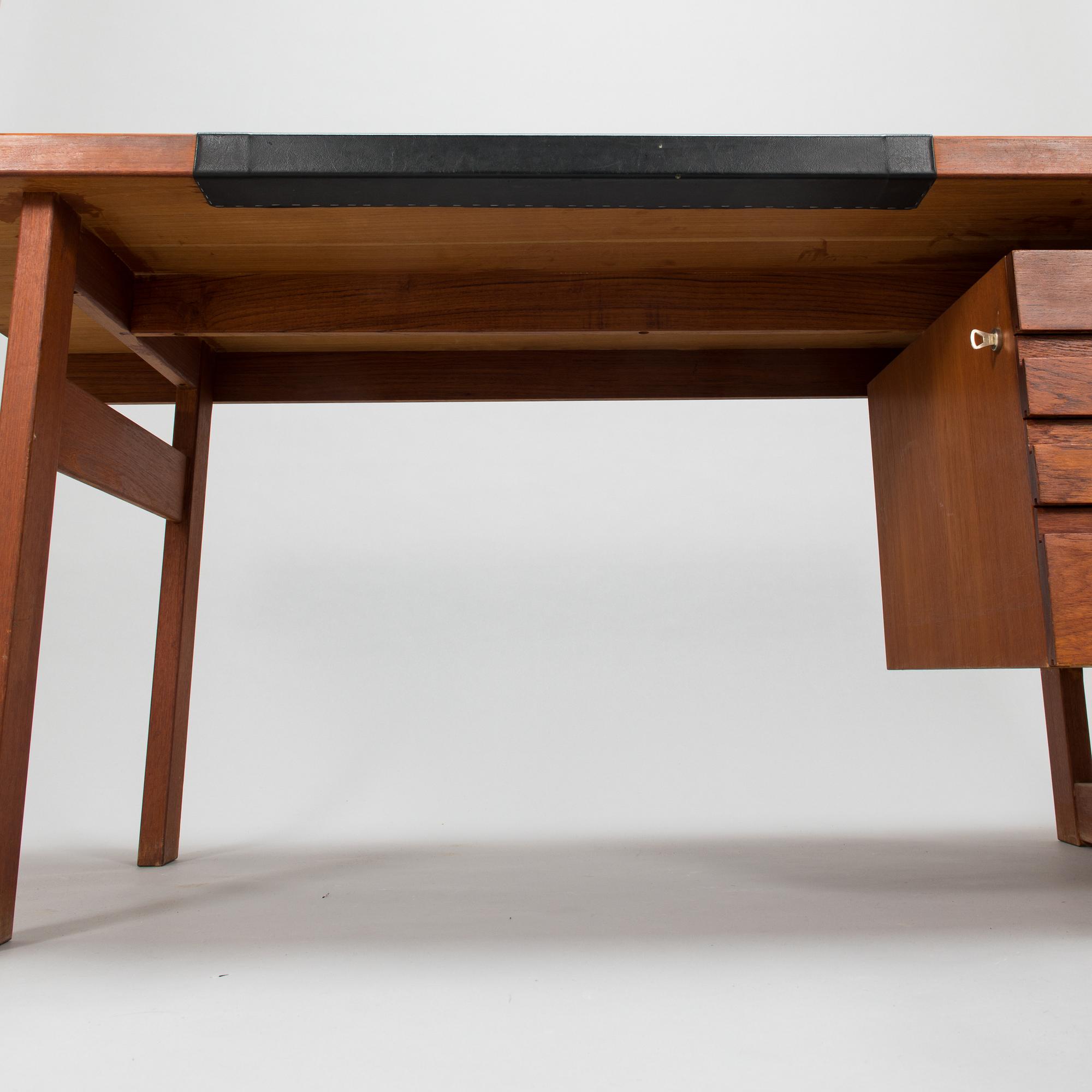 Olavi Hänninen, A 1960's 'Paletti' writing desk for HMN Huonekalu Mikko Nupponen, Lahti, Finland.