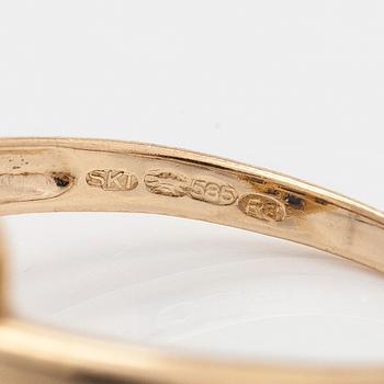 A 14K gold ring with sapphires and eight-cut diamonds. Finnish import marks 1994.