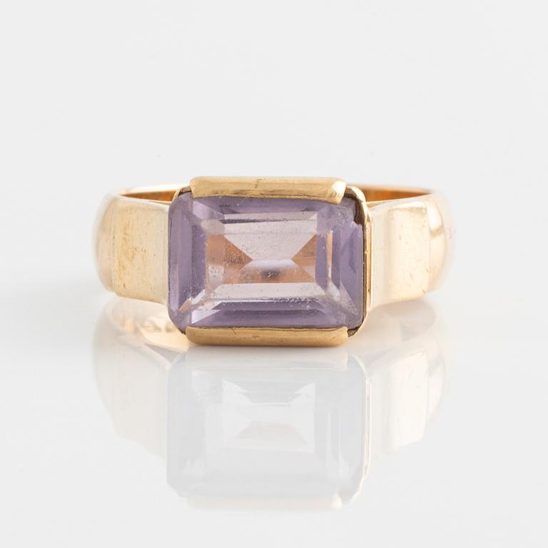 Ring, 18K guld med ametist.