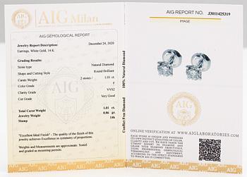 A pair of 14K white golde arrings with diamonds ca. 1.01 ct in total.
