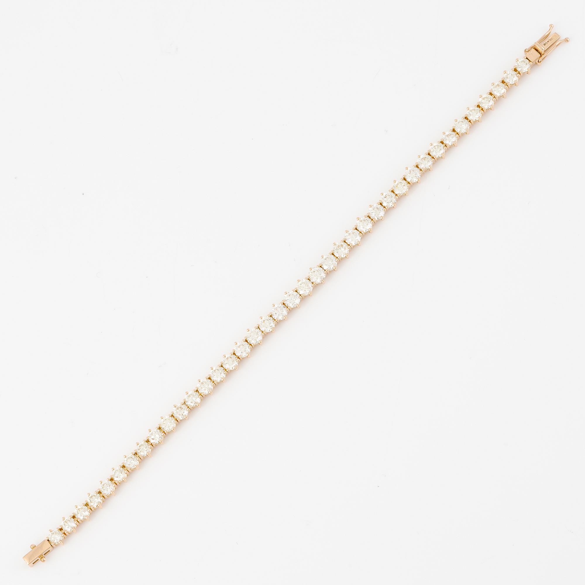 Tennis bracelet in 18K gold with brilliant-cut diamonds.