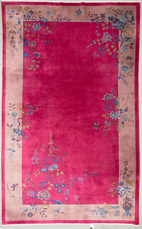 MATTA, Kina. Ca 423x264 cm.