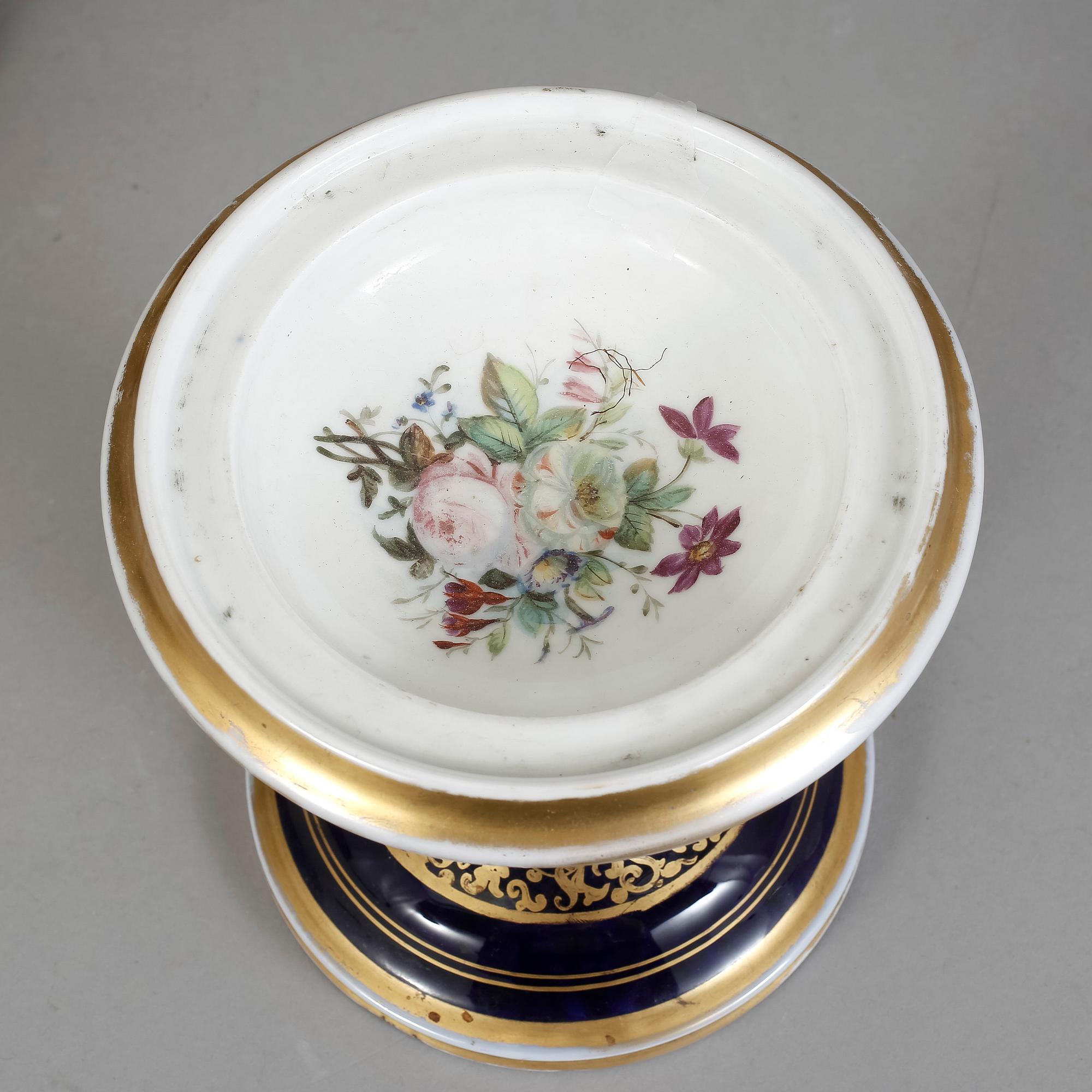 BORDSLAMPA, porslin, sent 1800-tal.