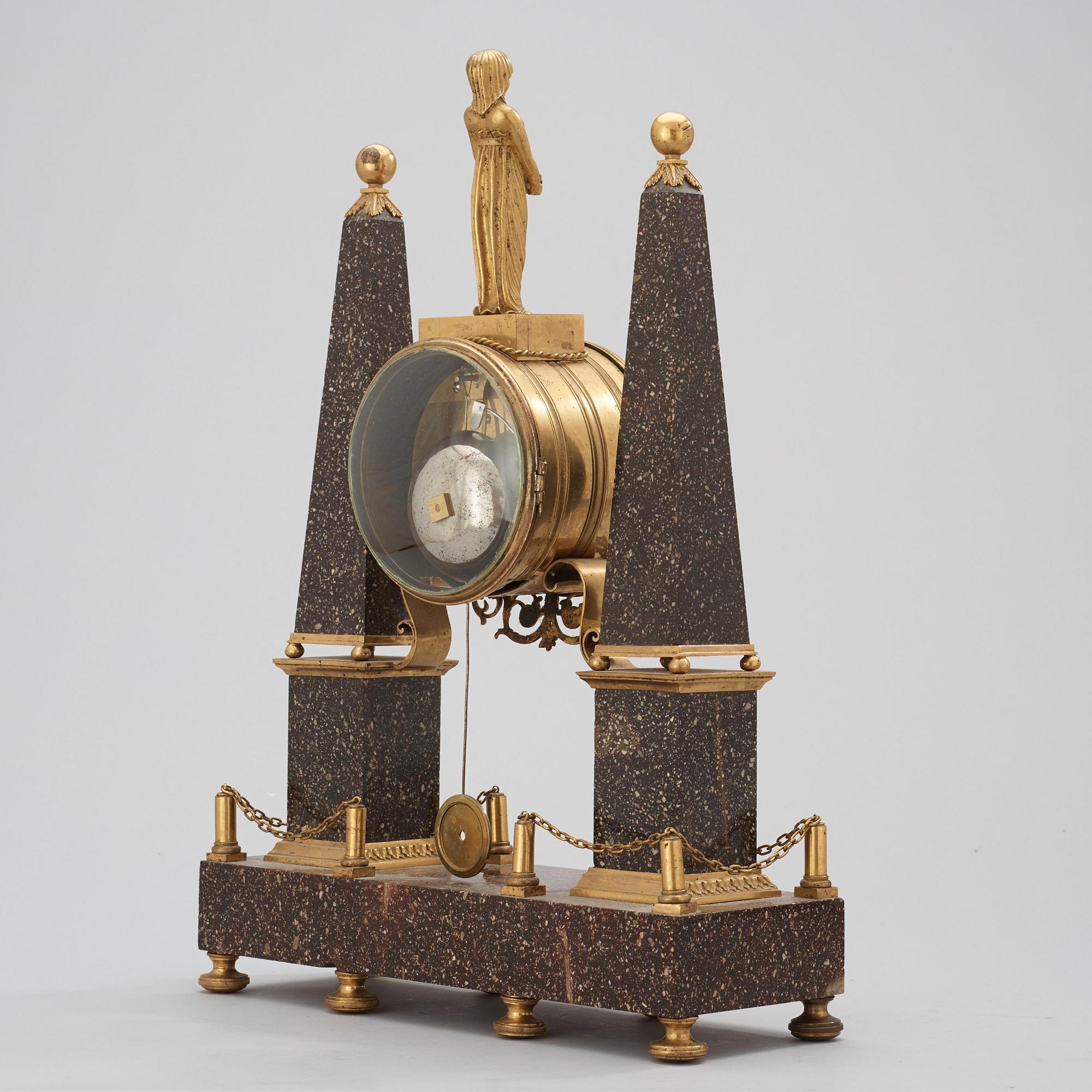 BORDSPENDYL, av Hans Wessman (urmakare i Stocholm 1765-1805). Sengustaviansk.