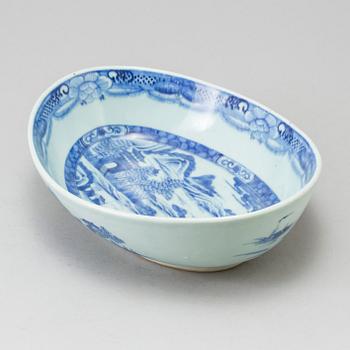 A Chinese porcelain blue and white bowl, circa 1800.