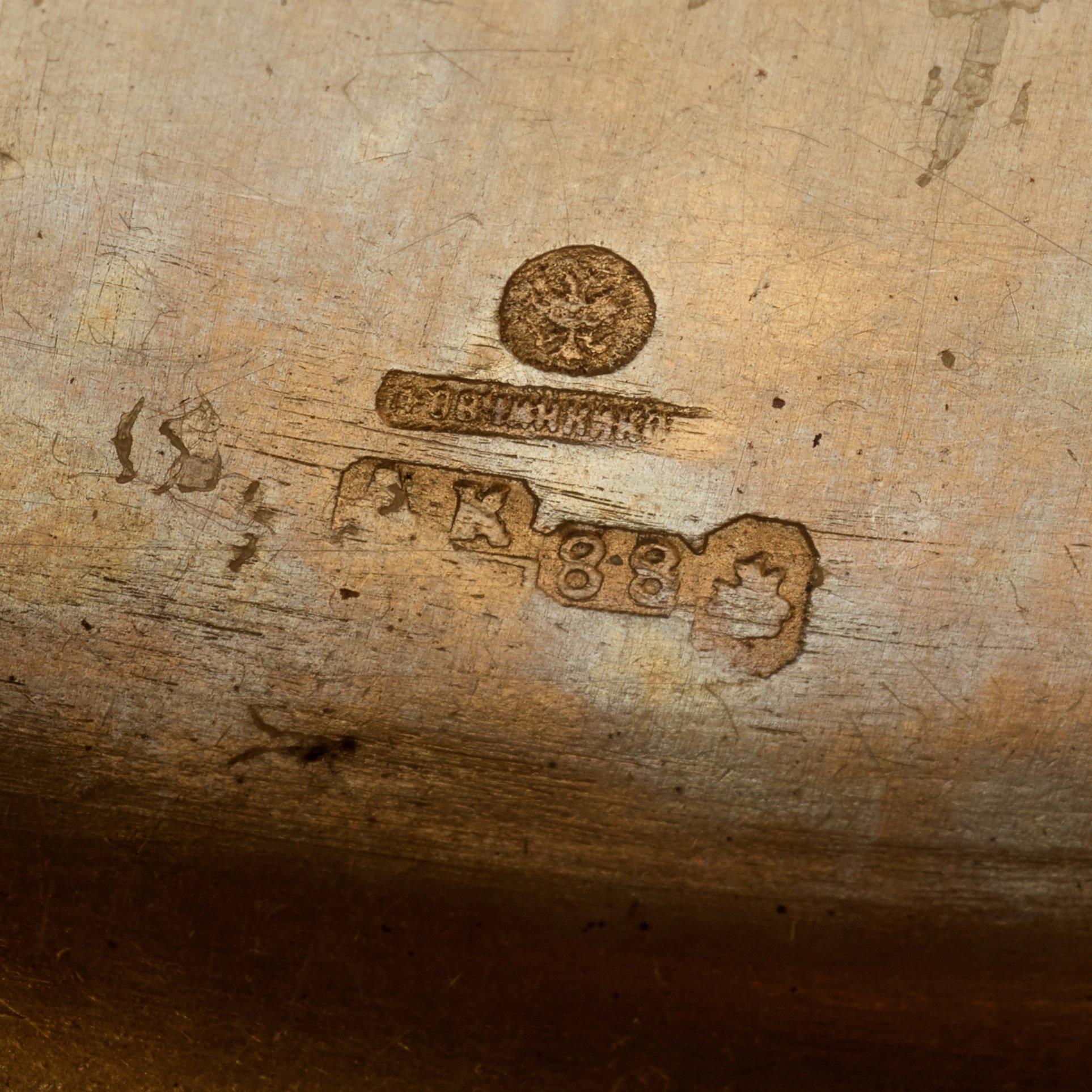 Ovchinnikov, cigarettetui, silver och emalj, Moskva 1800-talets slut. Hovleverantösstämpel.