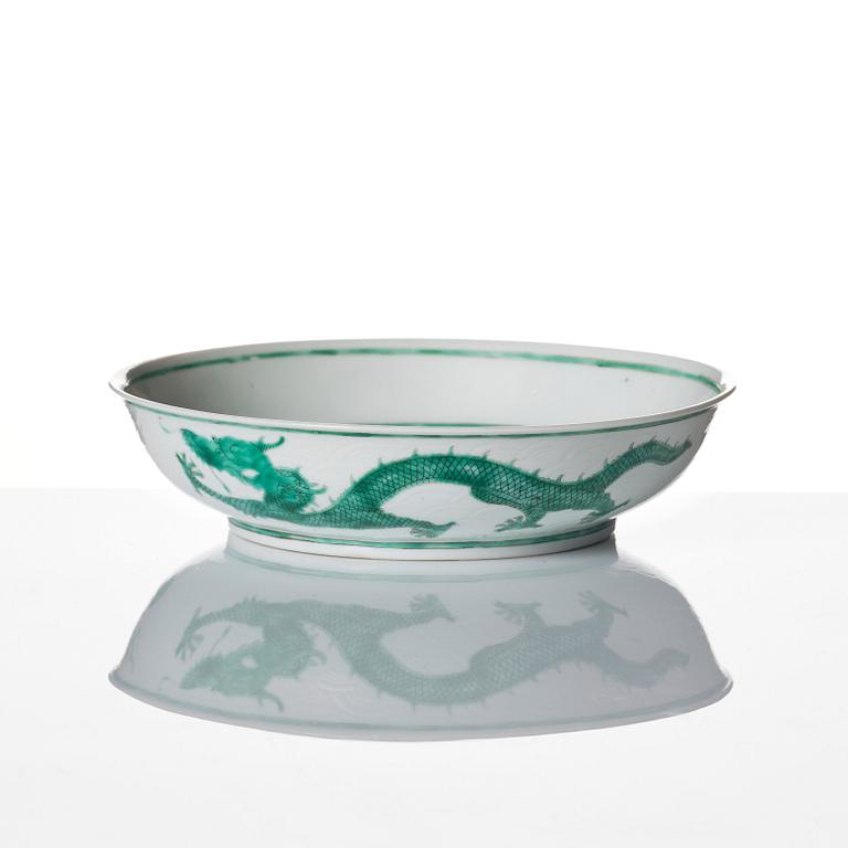 A dragon dish, Qing dynasty, Guangxu mark and of the period (1875-1908).