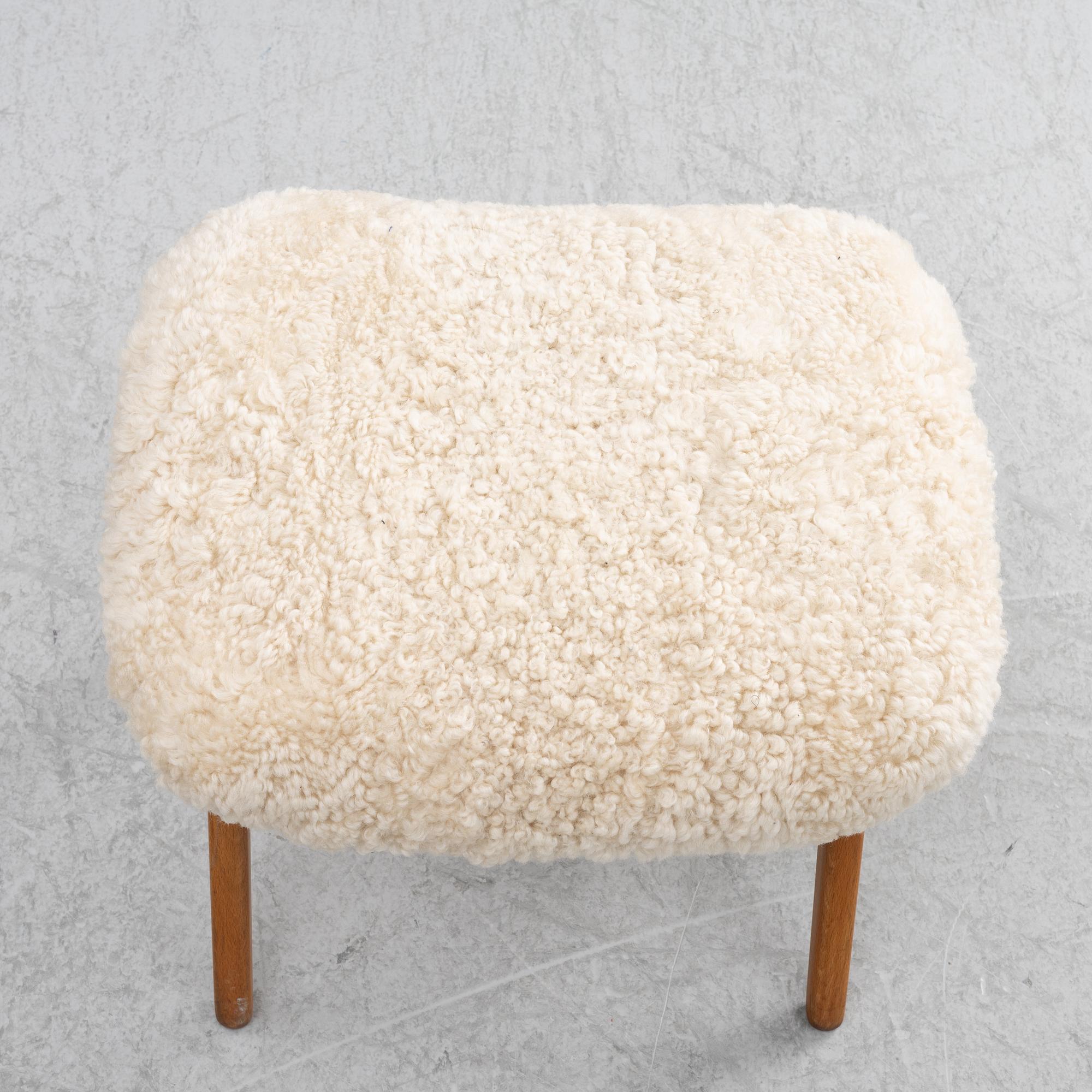 Bengt Ruda, karmstol, modell "562-026", med fotpall, ur "Triva-serien", Nordiska Kompaniet.