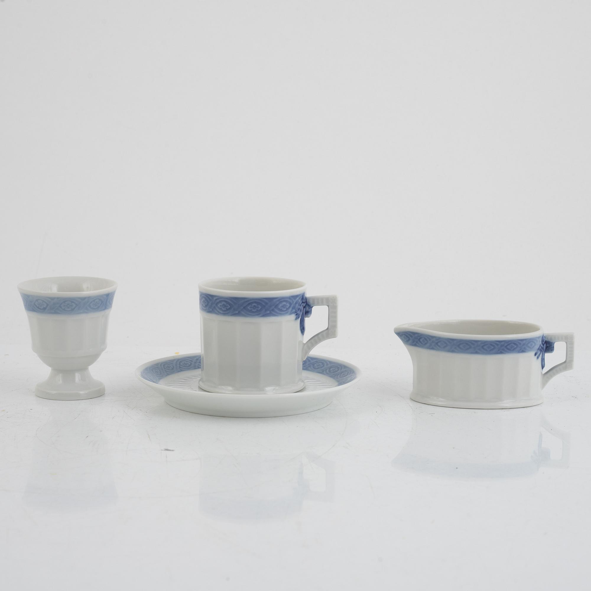 Arnold Krog, dinner service, 67 pieces, porcelain, "Blå vifte", Royal Copenhagen, Denmark.