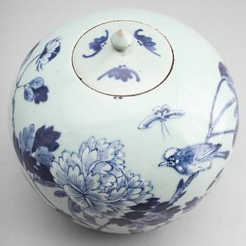 LOCKURNA, porslin, Kina, sannolikt 1800-tal.