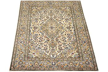 A Kashan carpet, c. 208 x 135 cm.