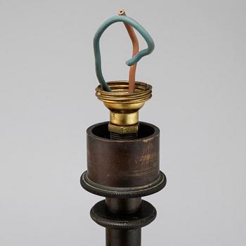 A 1930s PH-3 table lamp, designed by Poul Henningsen.