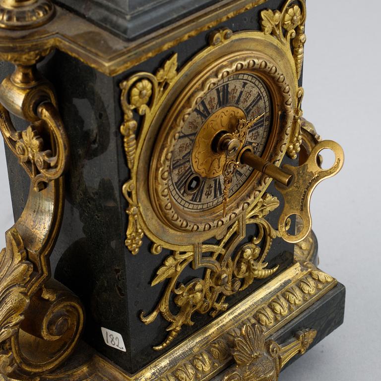 A Louis XVI-style mantel clock from Gustav Becker, ca 1900.