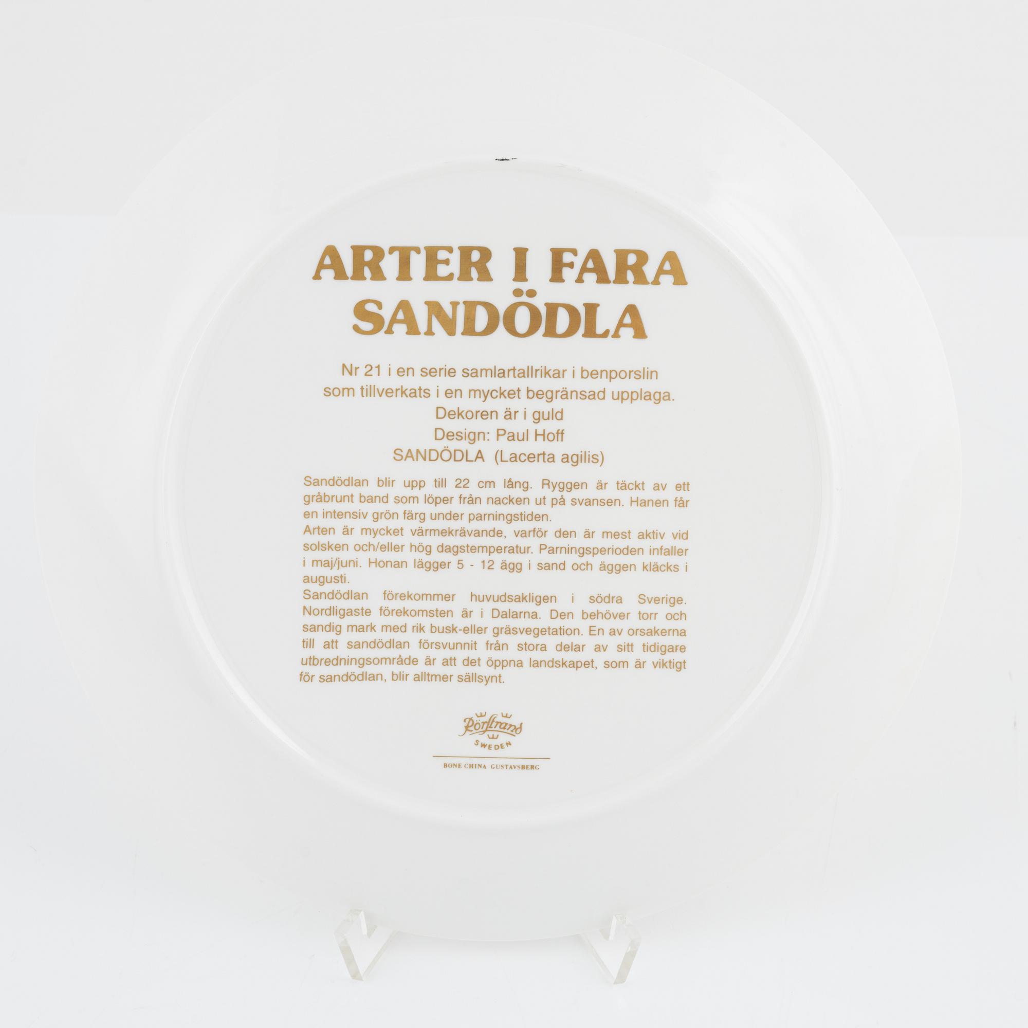 Paul Hoff, tallrikar, 22 st, porslin, "Arter i fara", Gustavsberg/Rörstrand.
