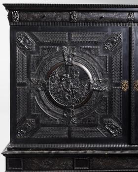 Det Bondeska Skåpet, sannolikt Paris, 1600- samt 1800-tal, Louis XIV och Louis XIV-stil.