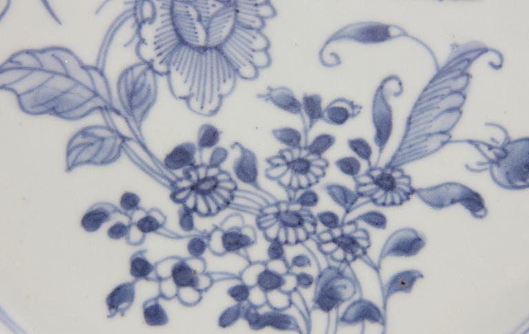 TALLRIKAR, 4 st olika, porslin, Kina, Qianlong, 1700-tal.