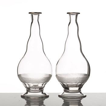 KARAFFER, två stycken, glas. Böhmen, 1900-tal.