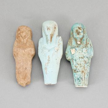 USHEBTI, 3 st, fajans resp lergods, Egypten, troligen forntida.