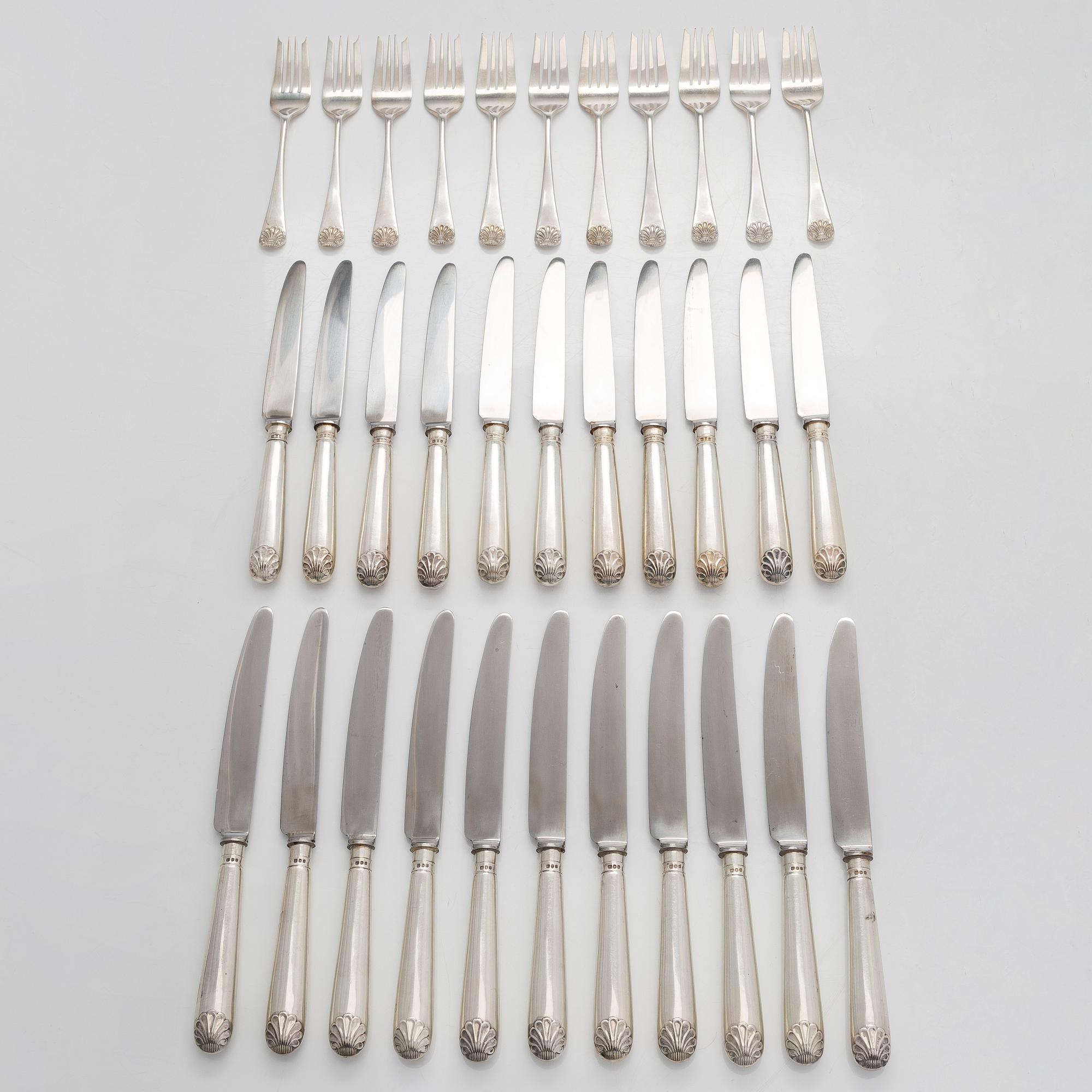 James Robinson, A 99-piece Shell Pattern sterling silver cutlery service, London 1968.