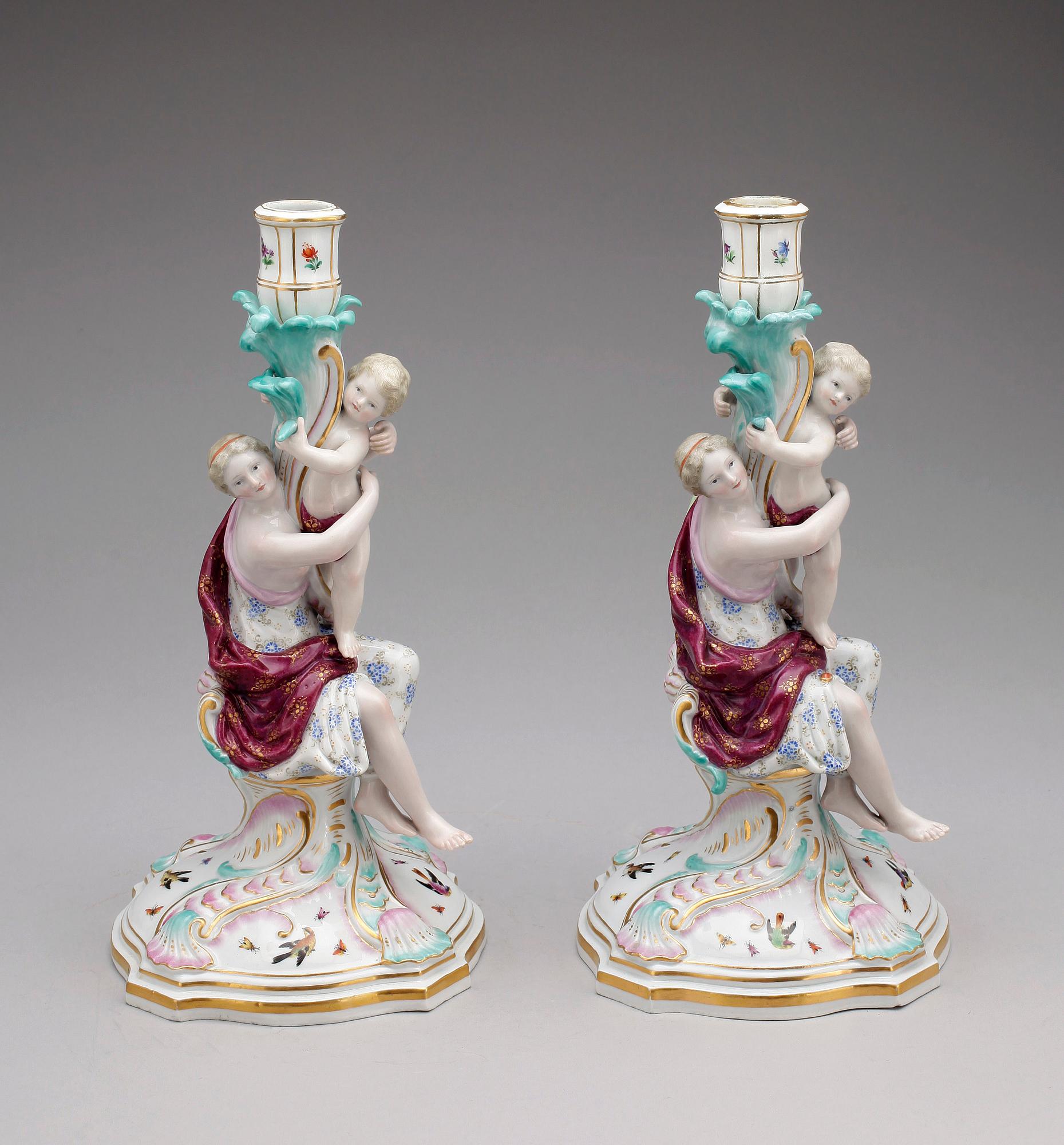 LJUSSTAKAR, ett par, porslin, nyrokoko, Meissen, Tyskland, 1800-tal.