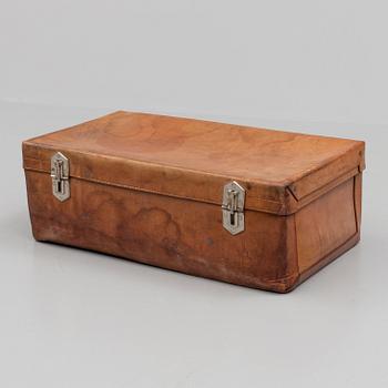 A 1920s J. Müller St Petersbourg Grande Morskaia, 18/8 leather suitcase.