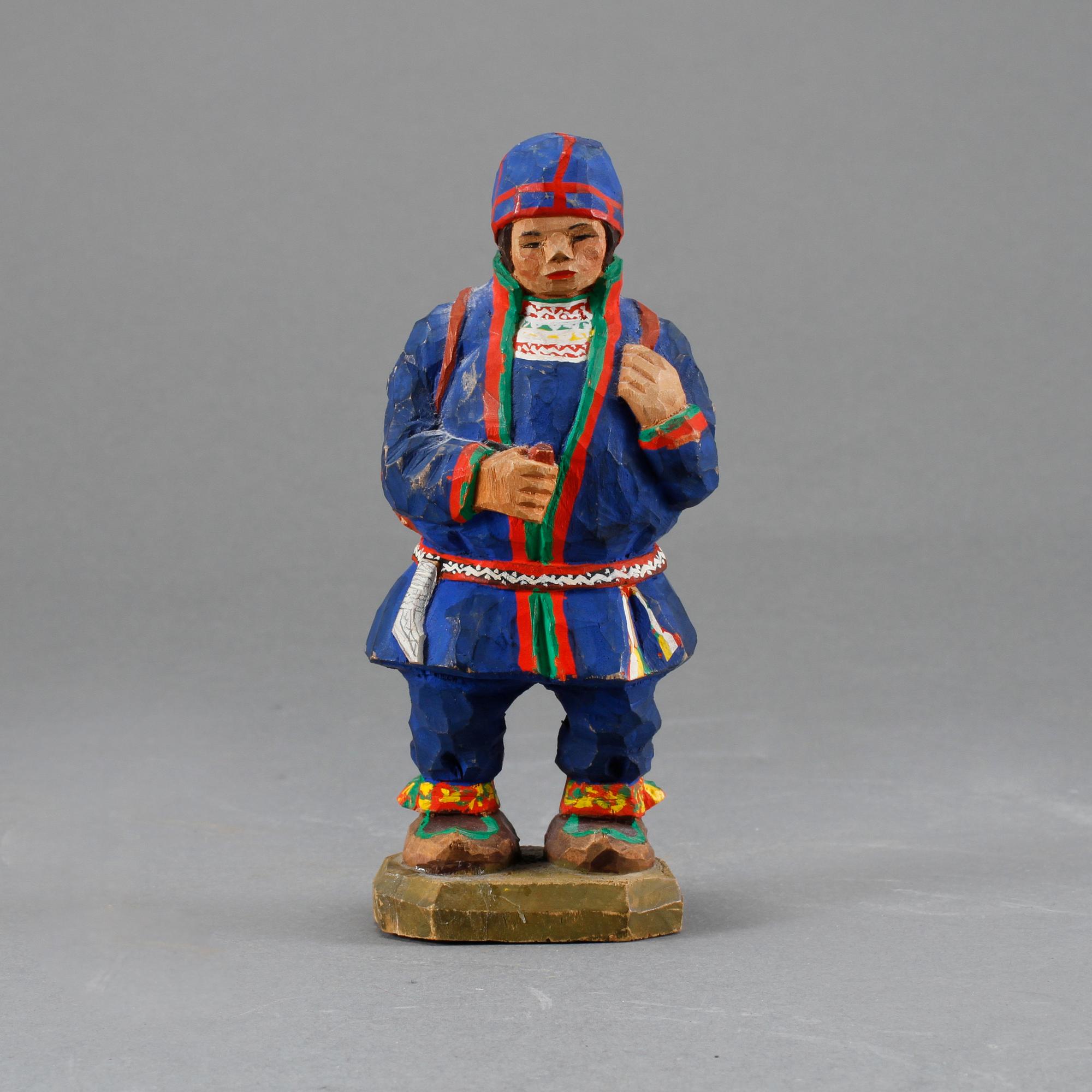 FIGUR, skuret trä, Torborg Lindberg-Karlsson, monogramsignerad TL.